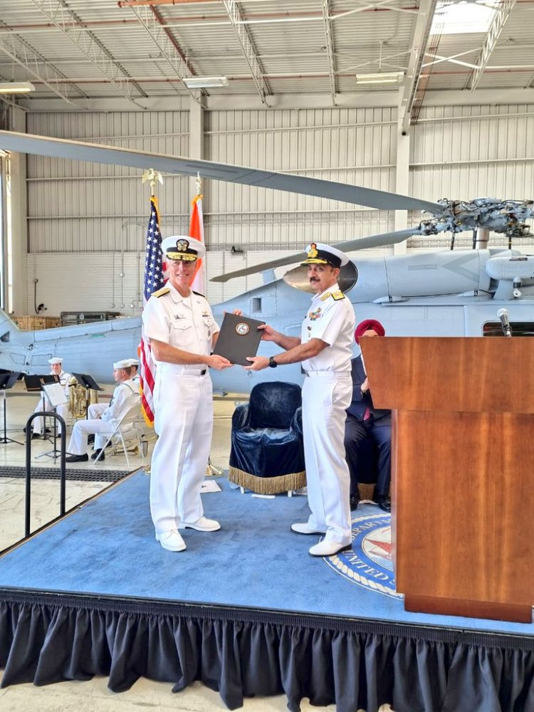 भारतीय नौसेना ने दो एमएच-60आर मल्टी रोल हेलीकॉप्टरों के पहले बैच को स्वीकार किया