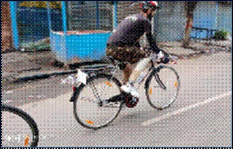 पैरा साइकिलिस्ट अक्षय सिंह ने एलिम्को में निर्मित कृत्रिम अंग का उपयोग करते हुए साइकिलिंग के लिए लिम्का बुक ऑफ रिकॉर्ड बनाने का प्रयास किया