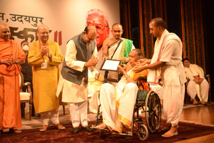 अशोकजी सिंघल की स्मृति में दिया गया देश का सर्वोच्च वेद सम्मान, भारतात्मा पुरस्कार ने किया युवाओं में वेद जागृति का आह्वान